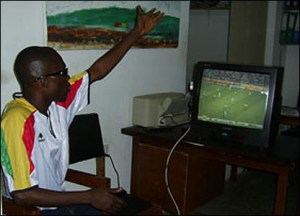 worker-watching-tv_kent_mensah